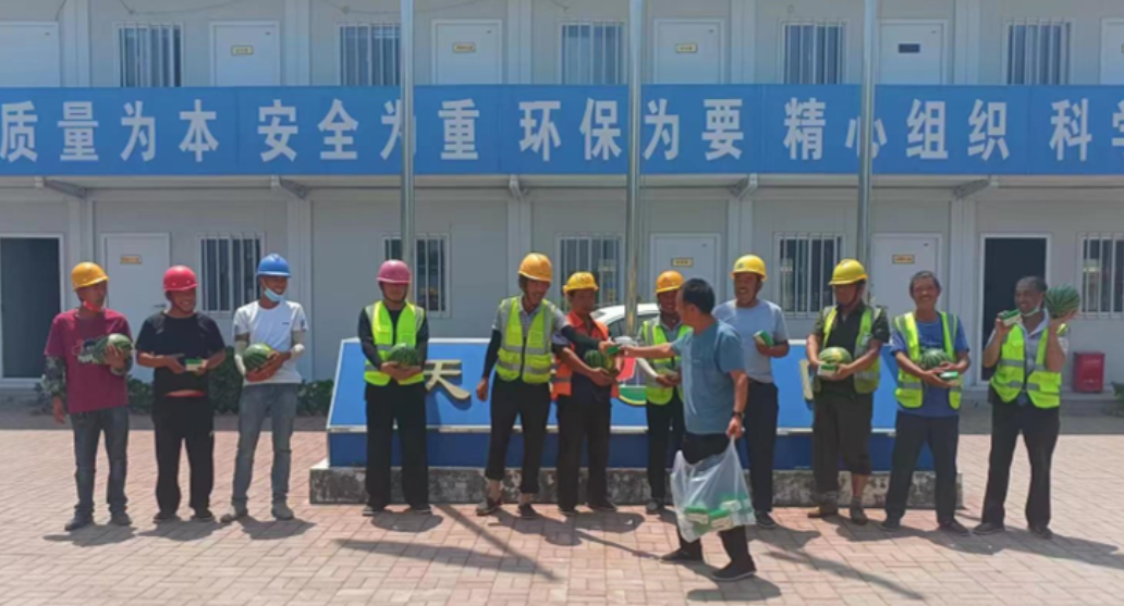 天顺分公司为项目部发放防暑用品