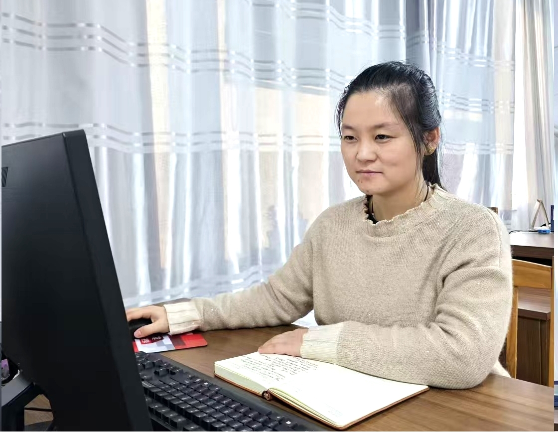 当你停下，不要忘记别人还在努力奔跑 ——记第五建设公司财务科长   李延娥