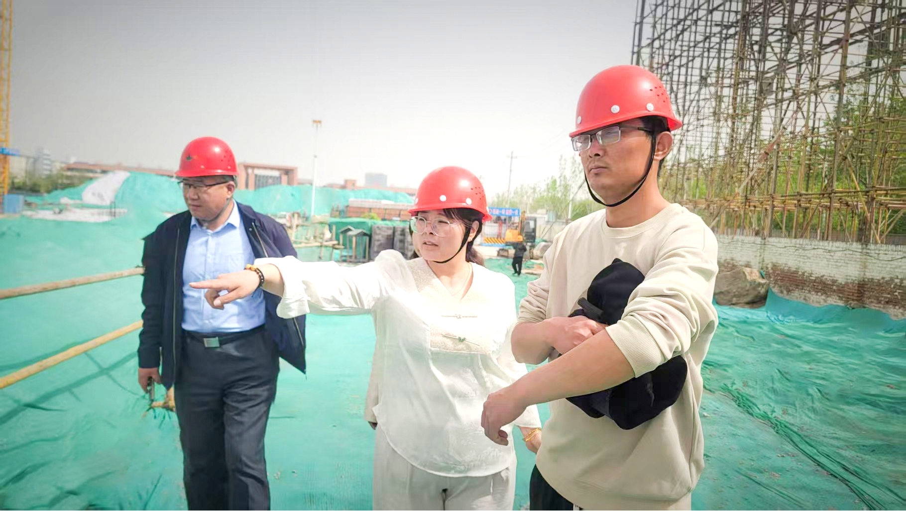 行政管理部赋能一线，扎实开展人物事迹采写活动