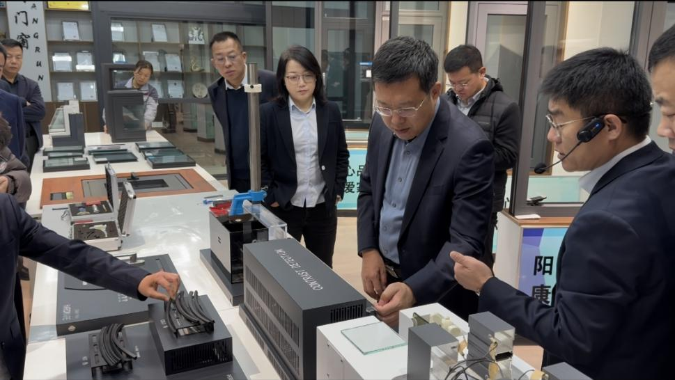 集团董事长杨海波莅临天工门窗车间指导工作
