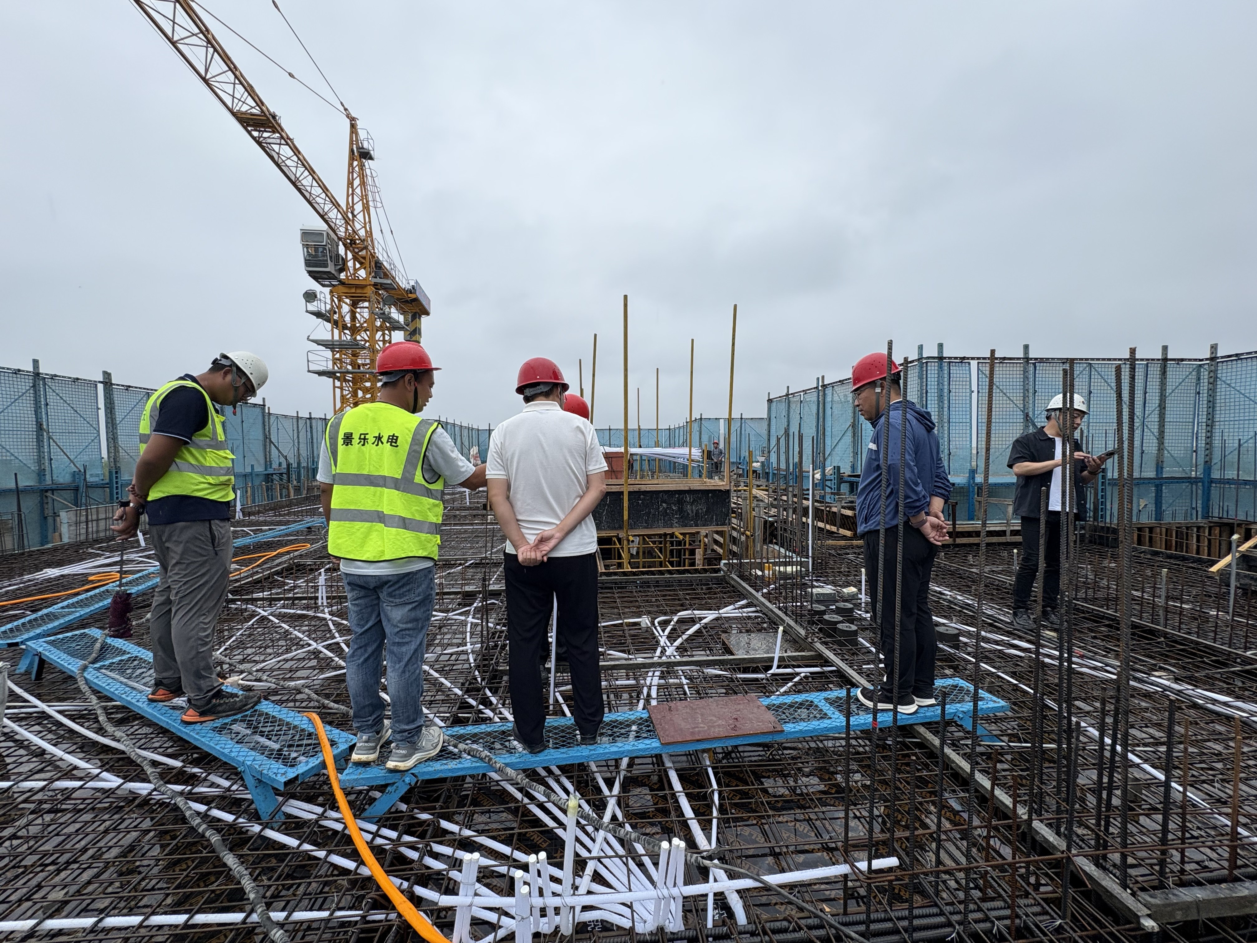 工程管理部督导四建悦龙湾项目施工质量