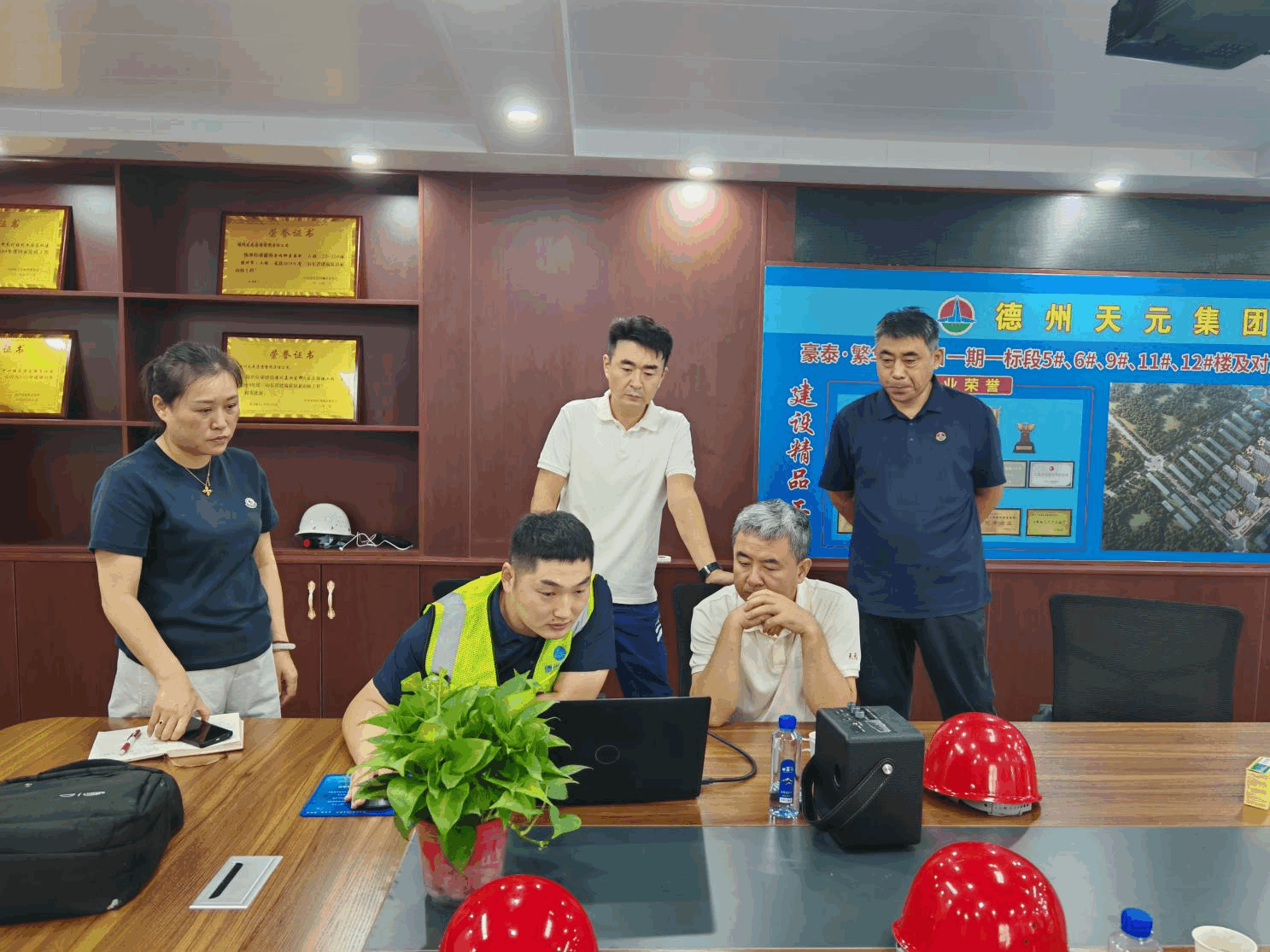 总工程师魏学刚深入繁华里项目一线督导赋能